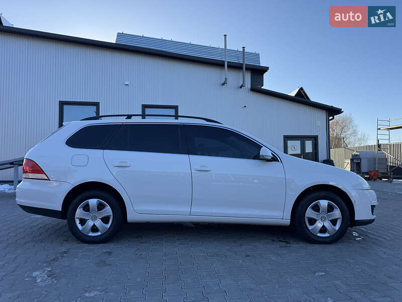 Універсал Volkswagen Golf 2009 в Володимирі