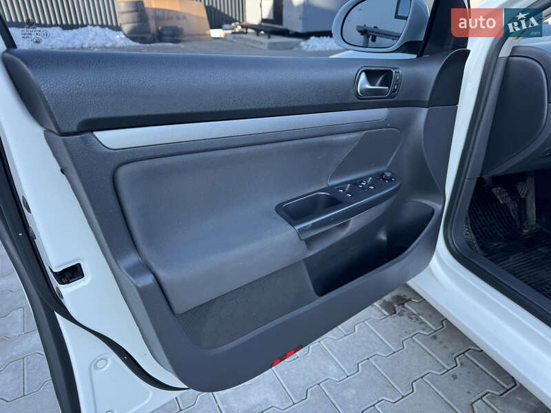 Універсал Volkswagen Golf 2009 в Володимирі