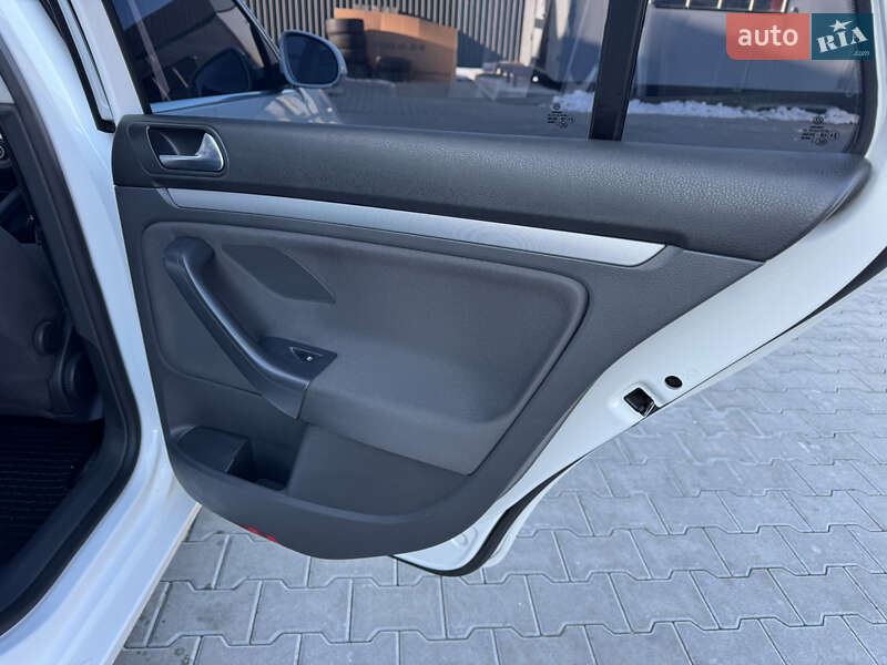 Універсал Volkswagen Golf 2009 в Володимирі