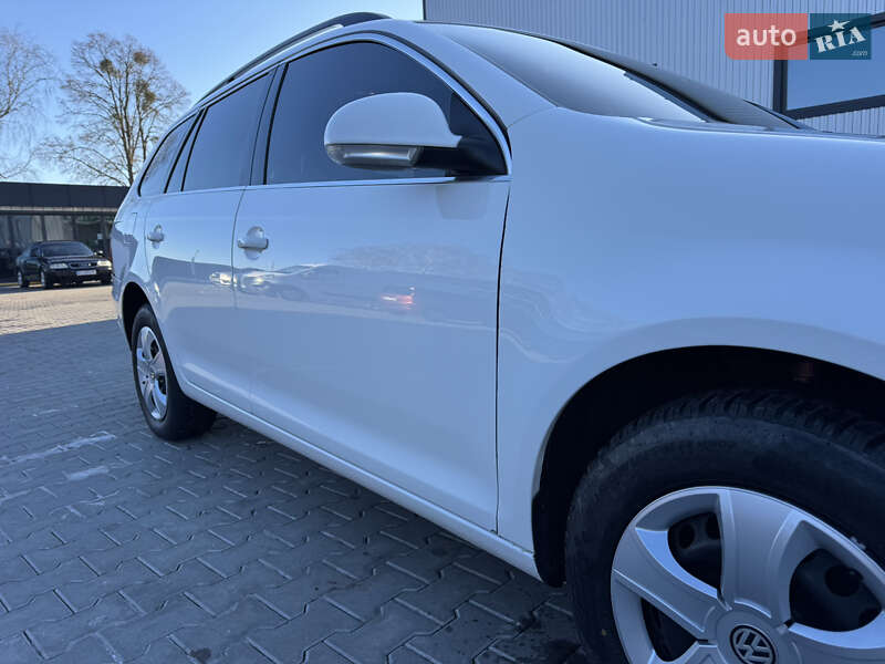 Універсал Volkswagen Golf 2009 в Володимирі