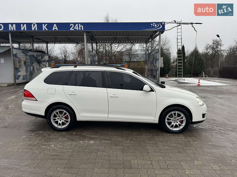 Універсал Volkswagen Golf 2009 в Володимирі