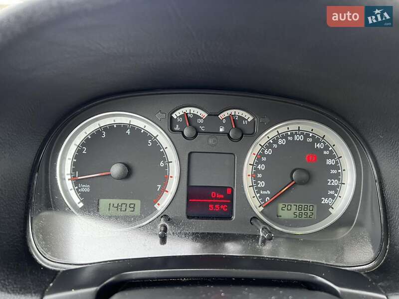 Хетчбек Volkswagen Golf 2003 в Красилові