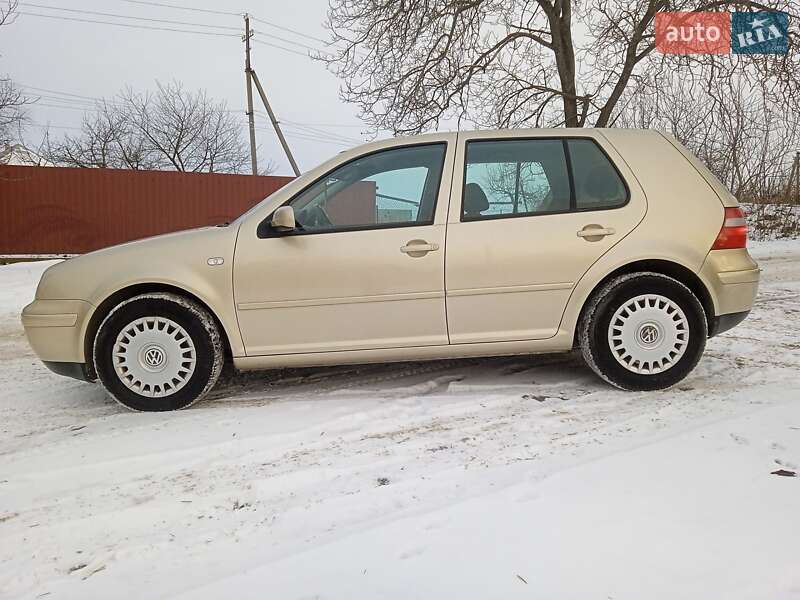 Хетчбек Volkswagen Golf 2003 в Красилові