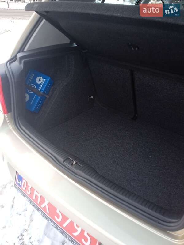 Хетчбек Volkswagen Golf 2003 в Красилові