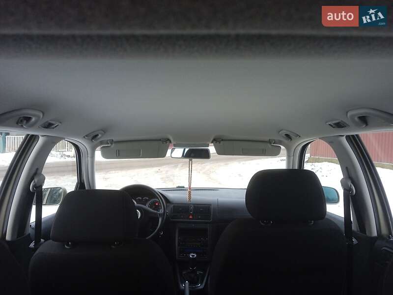 Хетчбек Volkswagen Golf 2003 в Красилові