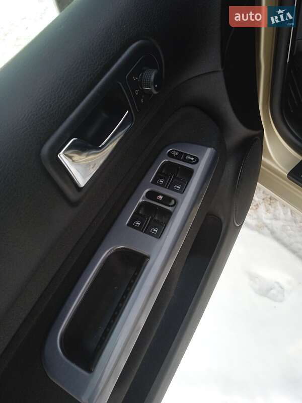 Хетчбек Volkswagen Golf 2003 в Красилові