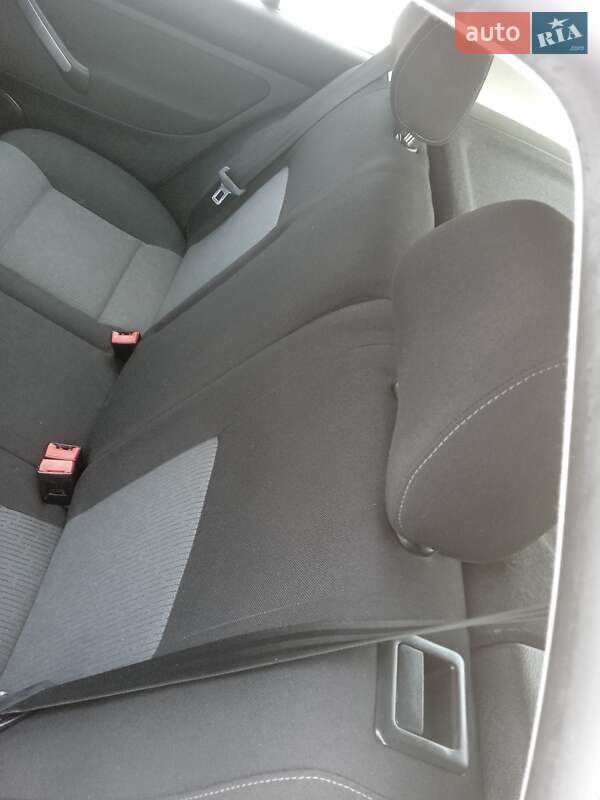 Хетчбек Volkswagen Golf 2003 в Красилові