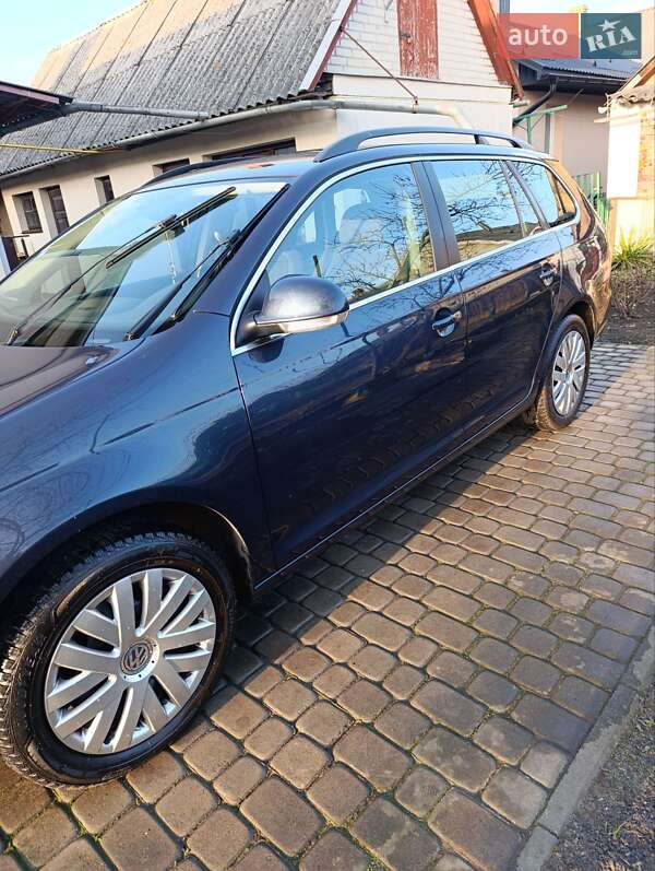 Універсал Volkswagen Golf 2009 в Луцьку