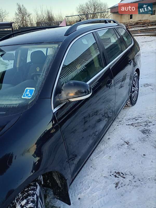 Універсал Volkswagen Golf 2012 в Тернополі