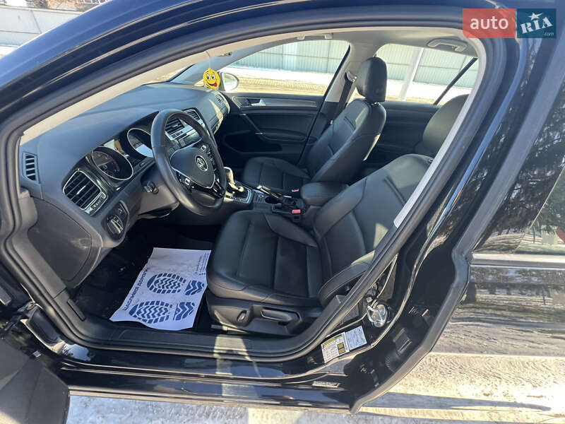 Хетчбек Volkswagen Golf 2019 в Луцьку