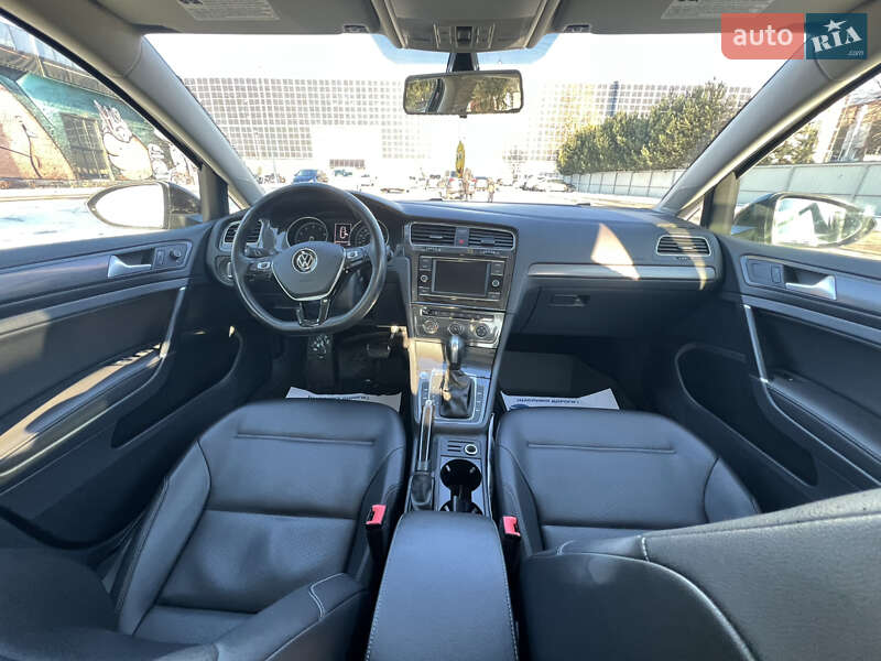 Хетчбек Volkswagen Golf 2019 в Луцьку