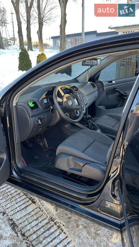 Хетчбек Volkswagen Golf 2004 в Тернополі