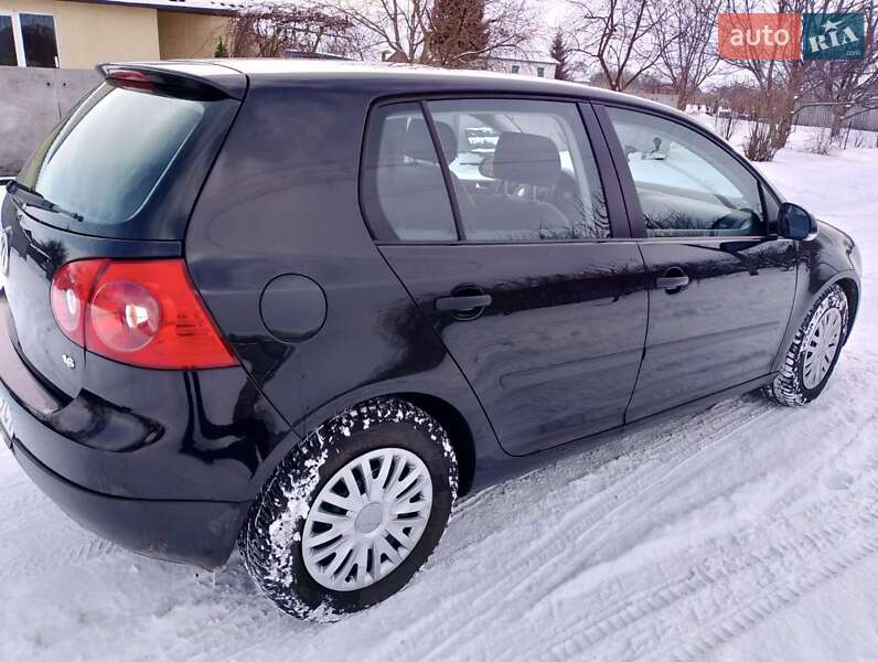 Хетчбек Volkswagen Golf 2005 в Конотопі
