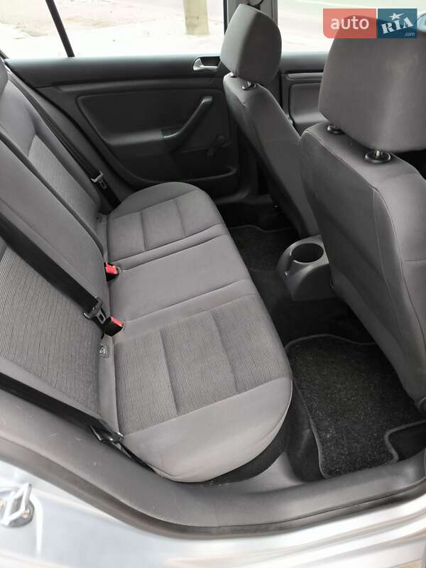 Хетчбек Volkswagen Golf 2006 в Черкасах