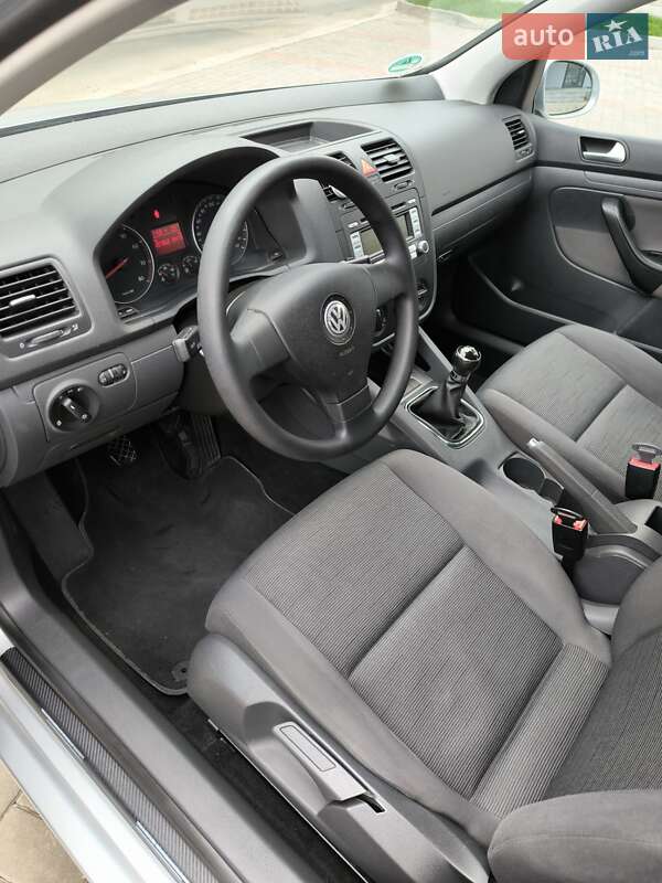 Хетчбек Volkswagen Golf 2006 в Черкасах