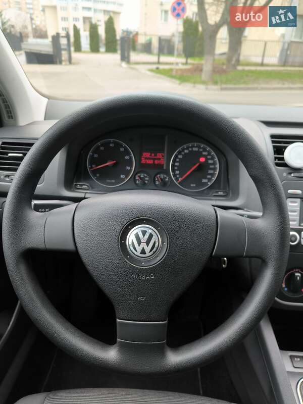 Хетчбек Volkswagen Golf 2006 в Черкасах