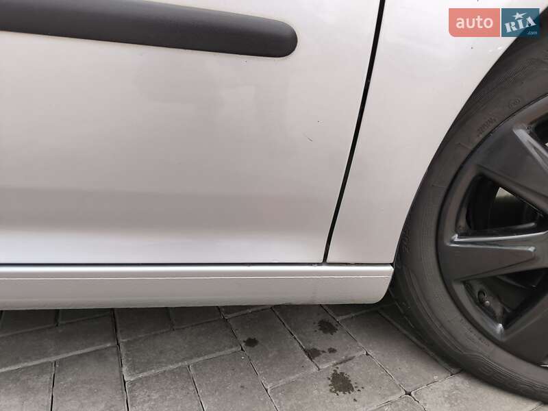 Хетчбек Volkswagen Golf 2006 в Черкасах