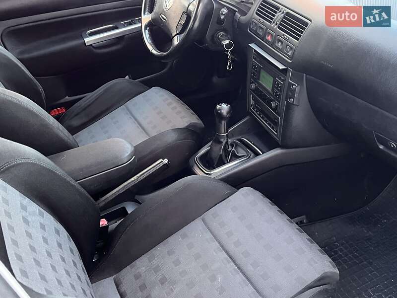 Універсал Volkswagen Golf 2006 в Тернополі