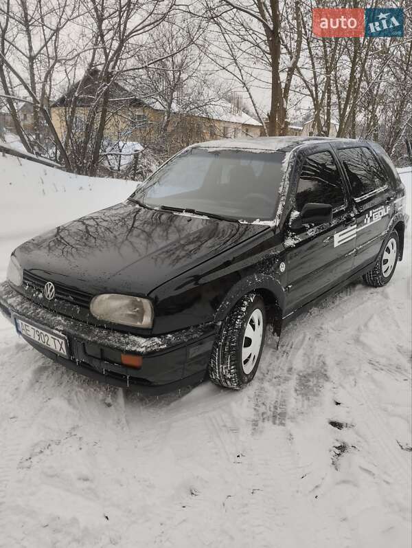 Хетчбек Volkswagen Golf 1996 в Краснокутську