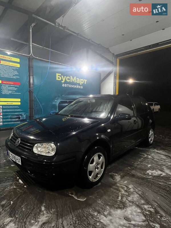 Хэтчбек Volkswagen Golf 2002 в Камне-Каширском