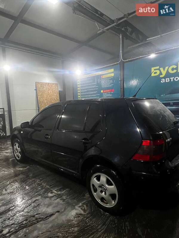 Хэтчбек Volkswagen Golf 2002 в Камне-Каширском