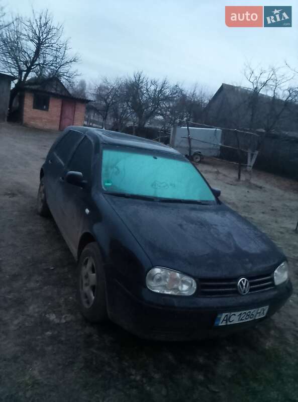 Хэтчбек Volkswagen Golf 2002 в Камне-Каширском