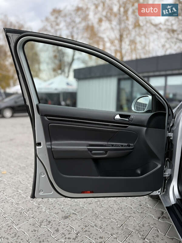 Універсал Volkswagen Golf 2011 в Володимирі