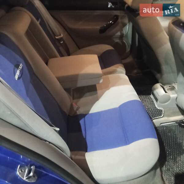 Хетчбек Volkswagen Golf 2000 в Новоукраїнці