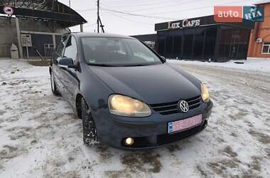 Хэтчбек Volkswagen Golf 2004 в Миргороде