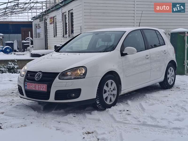 Хэтчбек Volkswagen Golf 2008 в Дубно