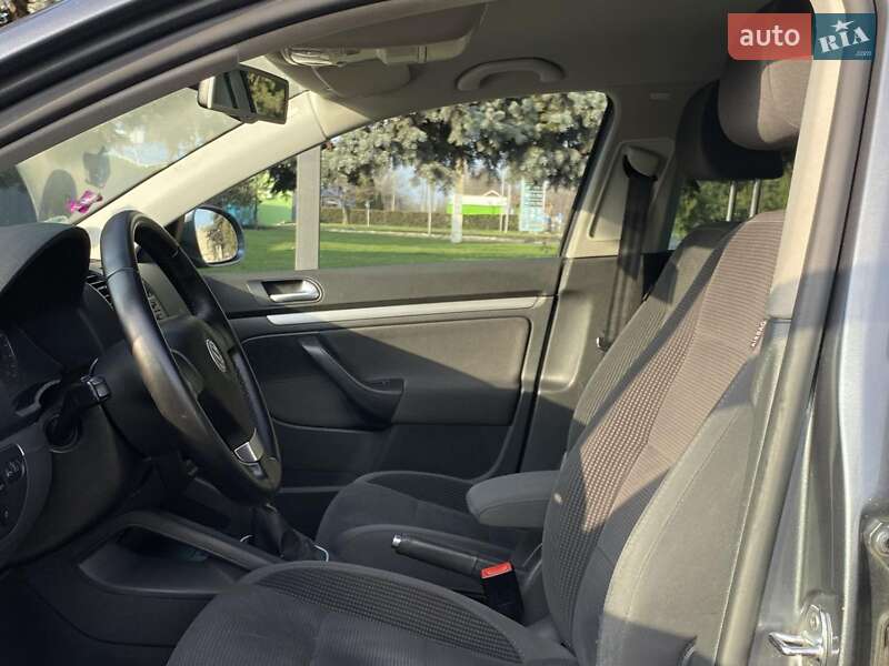 Универсал Volkswagen Golf 2009 в Вознесенске