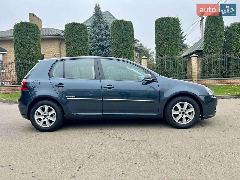 Хэтчбек Volkswagen Golf 2008 в Луцке