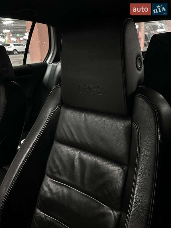 Хэтчбек Volkswagen Golf 2010 в Киеве