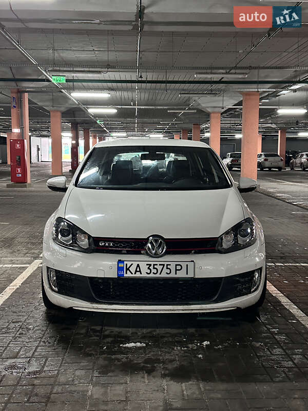 Хэтчбек Volkswagen Golf 2010 в Киеве