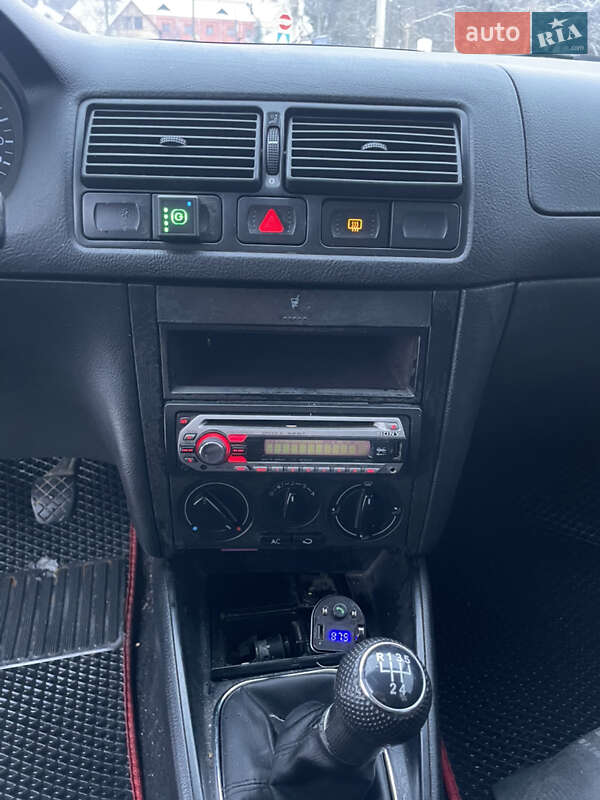 Хэтчбек Volkswagen Golf 2001 в Остроге