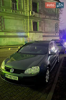 Хэтчбек Volkswagen Golf 2004 в Сумах