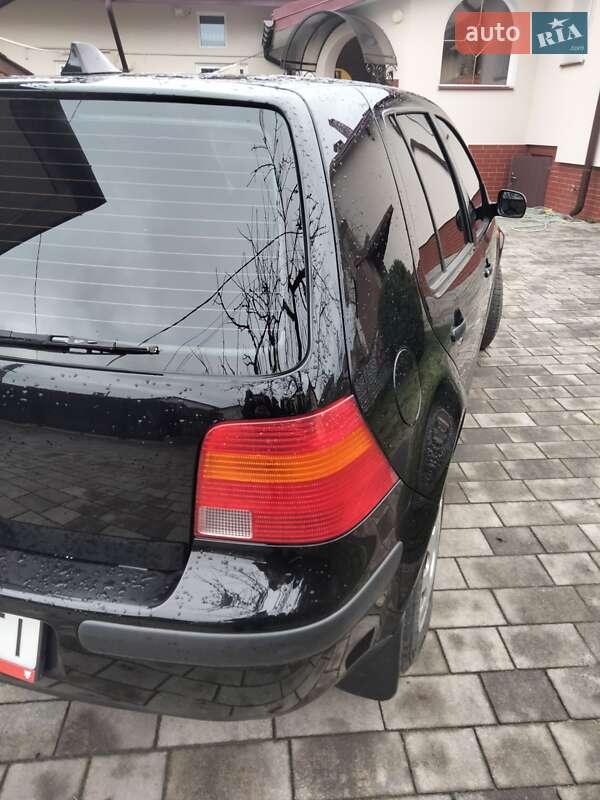 Хэтчбек Volkswagen Golf 1998 в Жовкве