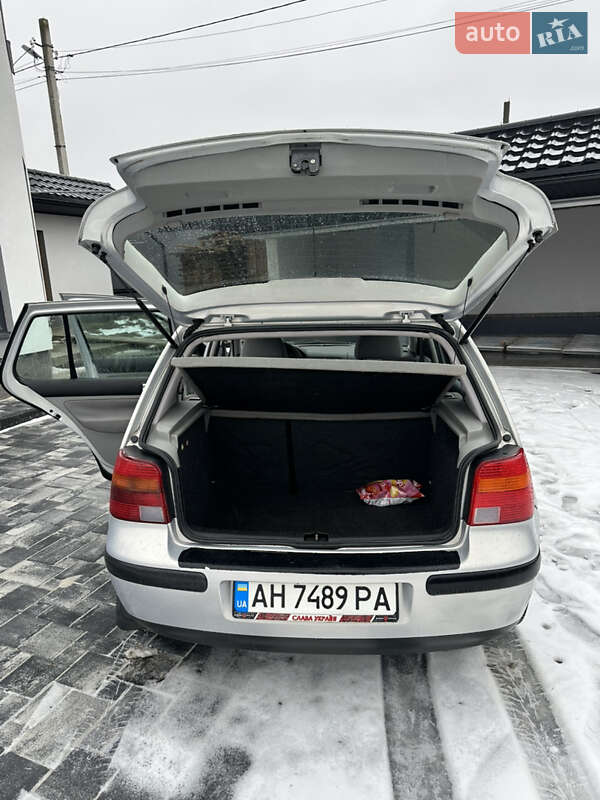 Хэтчбек Volkswagen Golf 1998 в Сокирянах