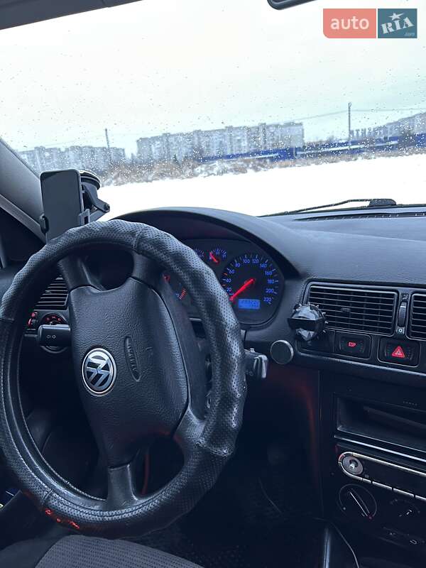 Хэтчбек Volkswagen Golf 2000 в Дрогобыче