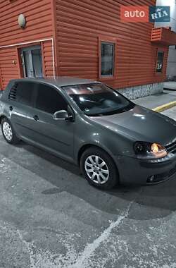 Хэтчбек Volkswagen Golf 2004 в Днепре