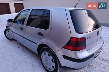 Хетчбек Volkswagen Golf 2001 в Вінниці