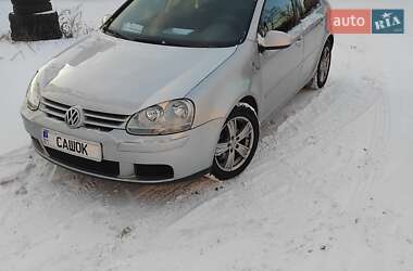 Хэтчбек Volkswagen Golf 2005 в Киеве