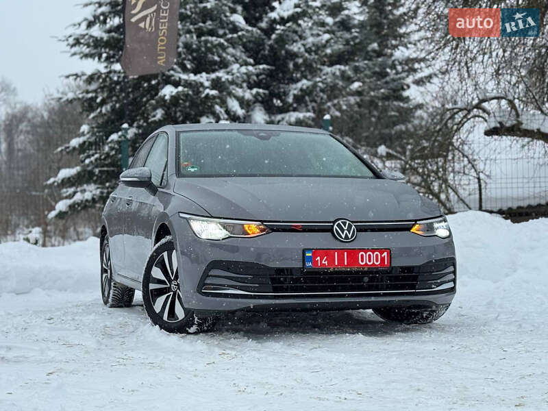 Хэтчбек Volkswagen Golf 2023 в Львове