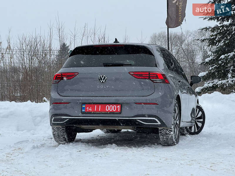 Хэтчбек Volkswagen Golf 2023 в Львове
