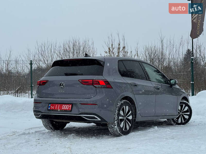 Хэтчбек Volkswagen Golf 2023 в Львове