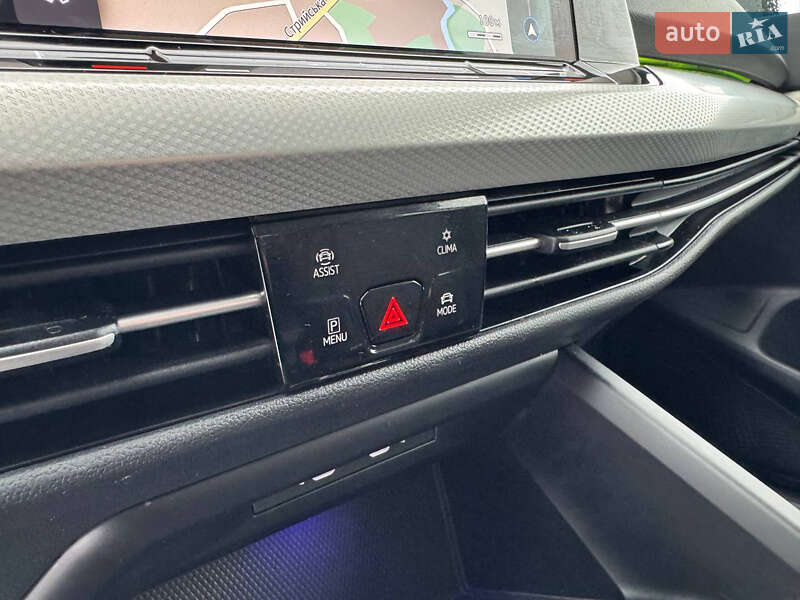 Хэтчбек Volkswagen Golf 2023 в Львове
