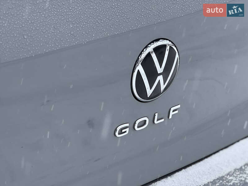 Хэтчбек Volkswagen Golf 2023 в Львове