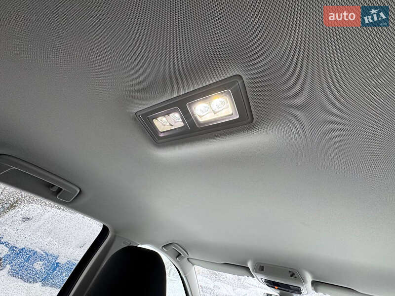 Хэтчбек Volkswagen Golf 2023 в Львове