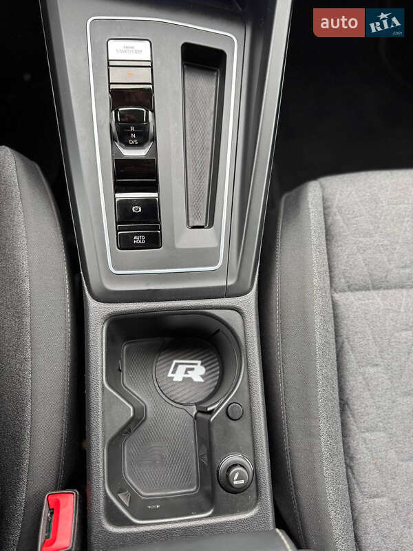 Хэтчбек Volkswagen Golf 2023 в Львове