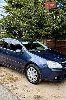 Хетчбек Volkswagen Golf 2005 в Ромнах